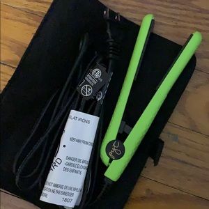 PYT mini hair straightener